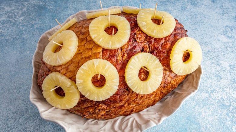 ham with pineapple slices