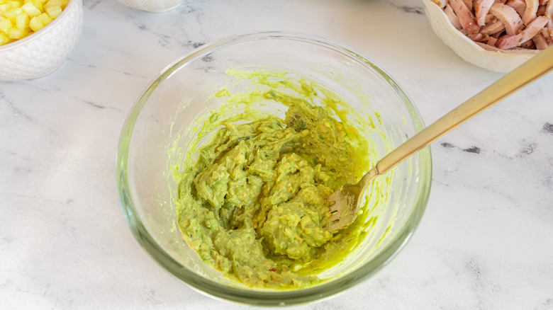 guacamole in bowl