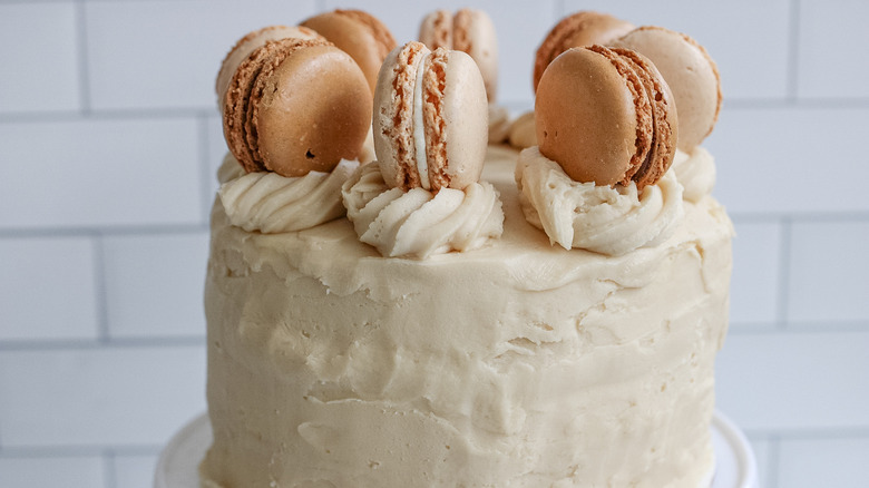 cake on plate with macaroons 