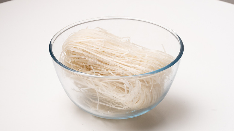 dry noodles in glass bowl