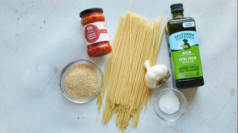 oil and garlic pasta ingredients