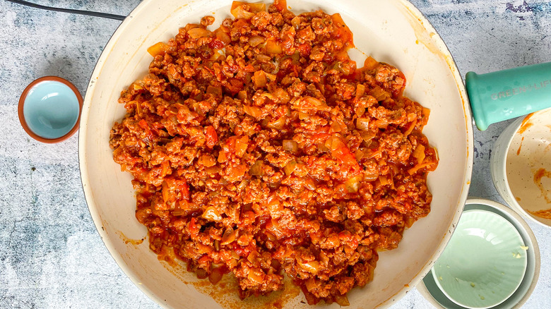 meat sauce in bowl