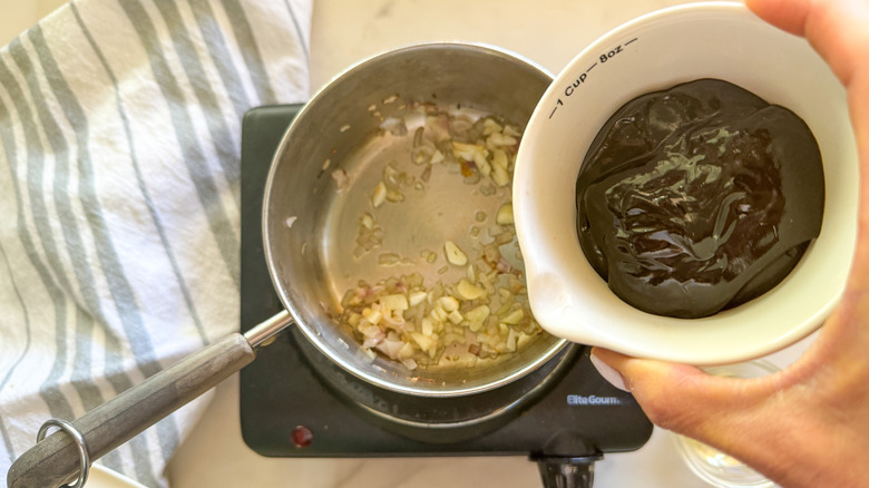 adding tamarind to pot