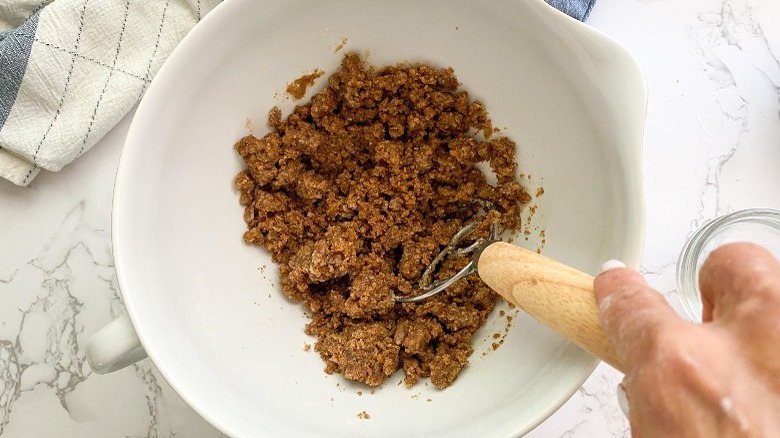 apple crumb topping in bowl