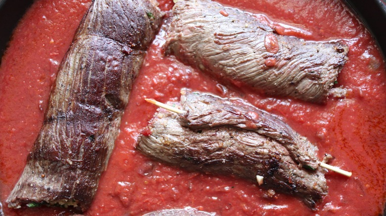 steak rolls in red sauce