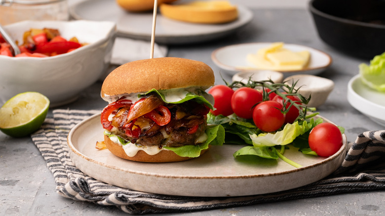 fajita burger with tomatoes