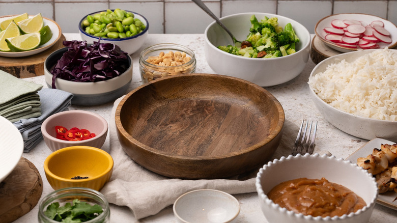 assembling spicy chicken satay bowl