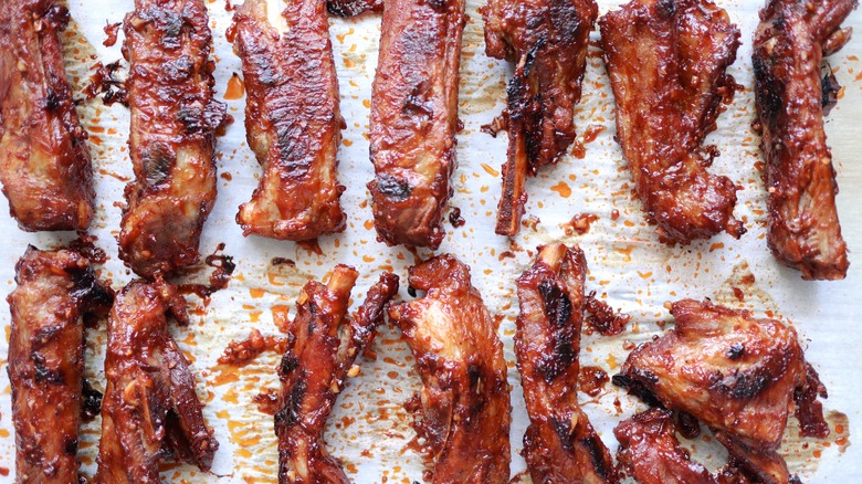 spare ribs on baking sheet 