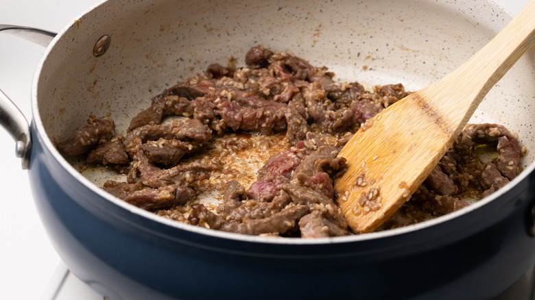 frying sesame steak in pan