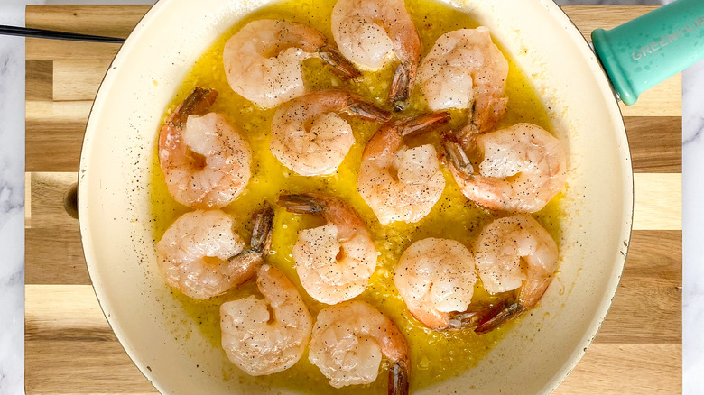 shrimp in a frying pan 