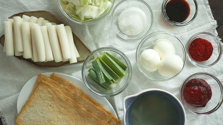 ingredients for spicy tteokbokki 