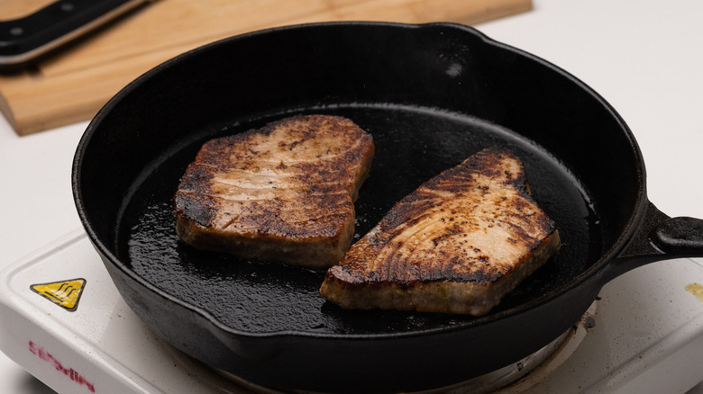 pan frying spicy tuna steaks