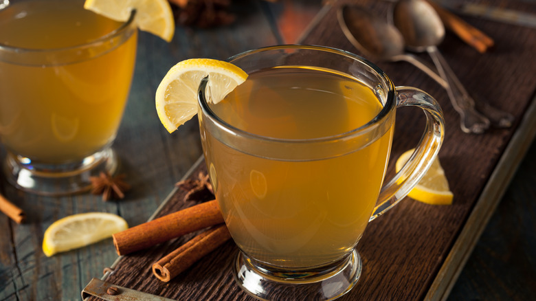 Hot toddy with lemon and cinnamon