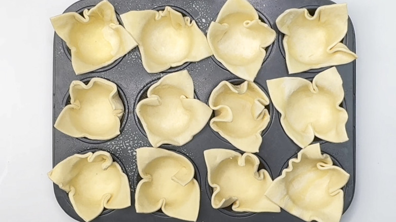 Shaping spinach puffs