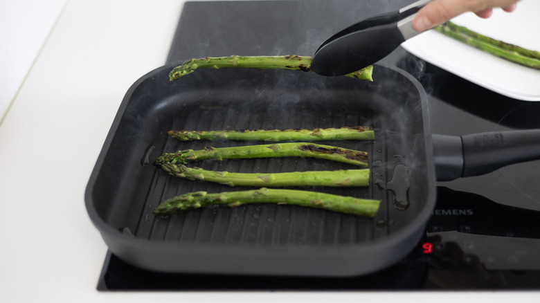 asparagus in ridged pan