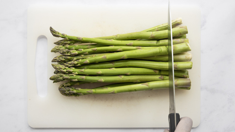 cutting ends off asparagus stalks