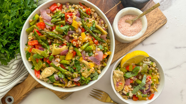 salad bowl on board