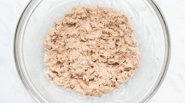 tuna salad with dressing 