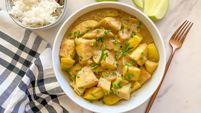 apple curry in white bowl