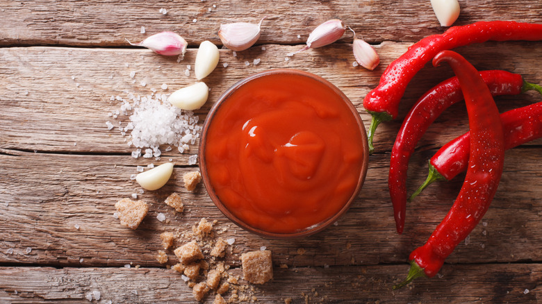 sriracha sauce and its ingredients