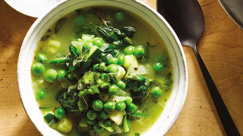 Vegetarian Green Soup with Spinach