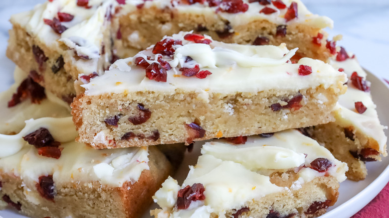 close up of Starbucks-inspired cranberry bliss cheesecake bars