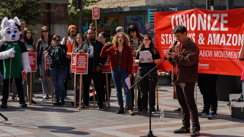 Starbucks pro-union demonstration 