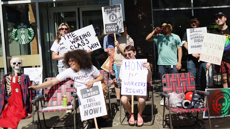 union picketing in front of Starbucks