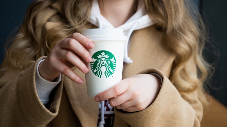 Person holding a Starbucks cup