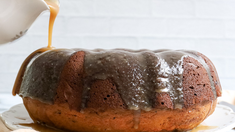 bundt cake with caramel sauce