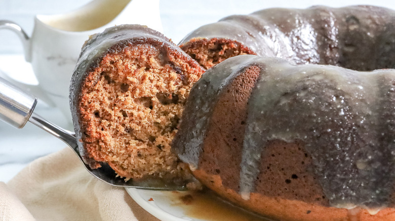 bundt cake with caramel sauce