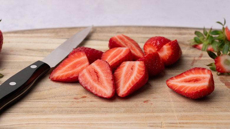 preparing strawberries for use 