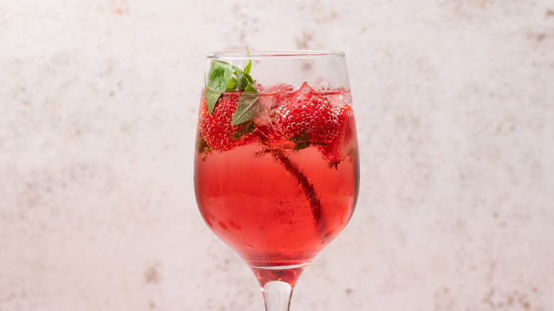 strawberry basil white wine spritzer