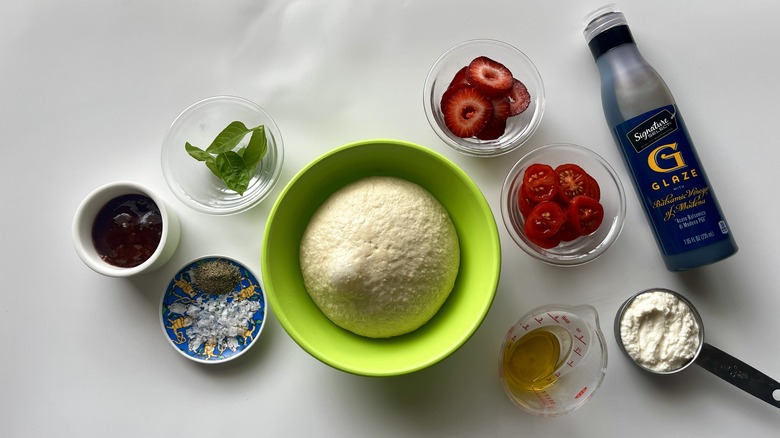 strawberry tomato pizza ingredients