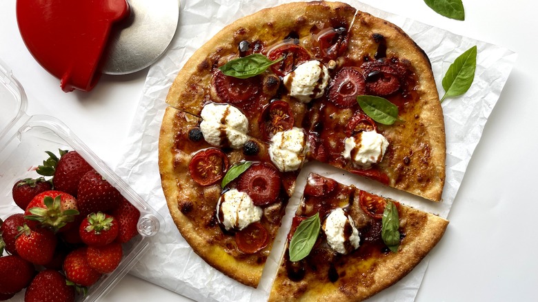 sliced strawberry tomato pizza