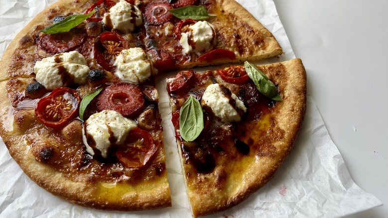 strawberry tomato pizza with slice