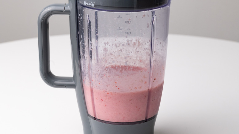 blended strawberry banana oatmeal smoothie