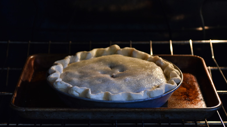 baking strawberry pie 