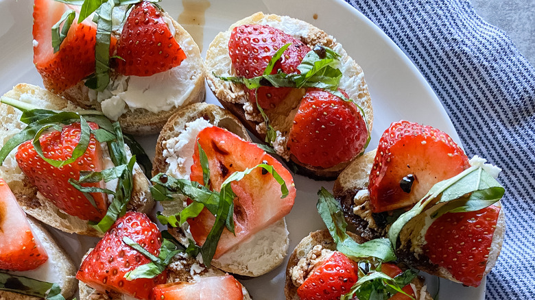 strawberry bruschetta with balsamic vinegar