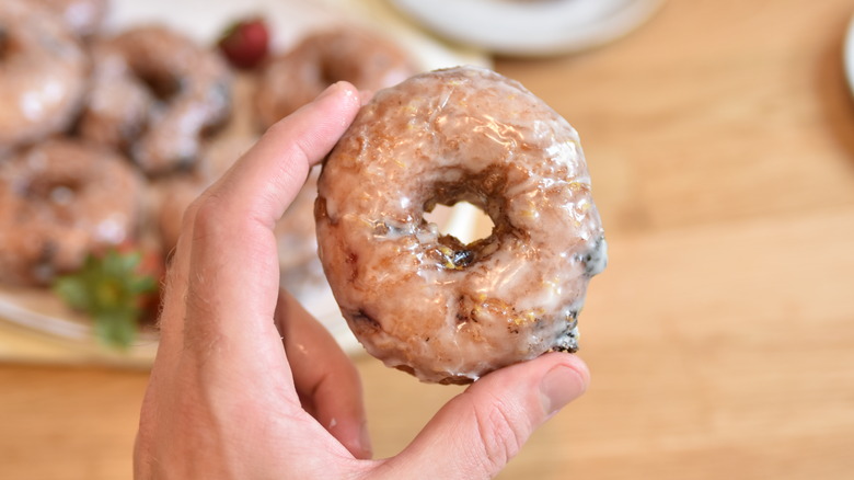 strawberry cake donuts