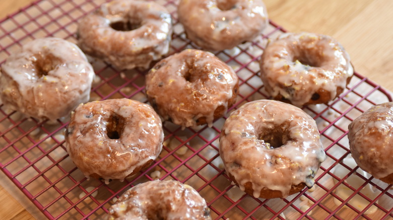 glaze setting on donuts