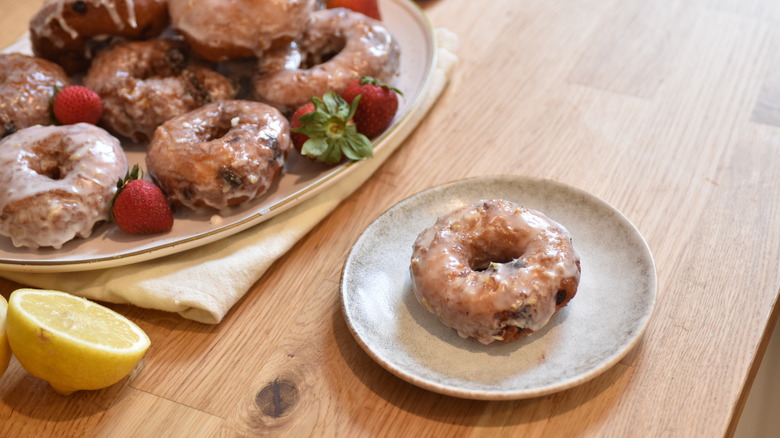 strawberry lemonade cake donuts