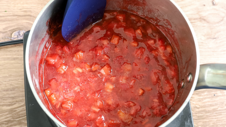 cooked strawberry rhubarb filling in a pot