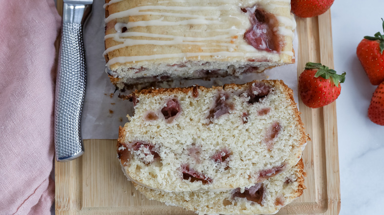 sliced strawberry vanilla bread