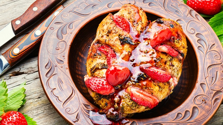 Glazed chicken with strawberries