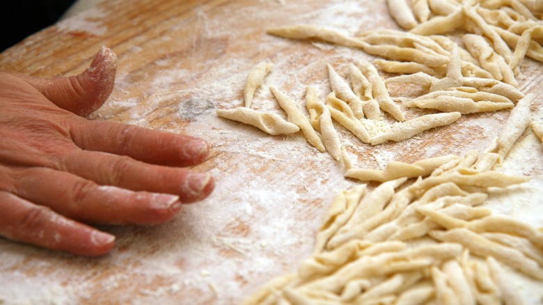 Making strozzapreti pasta 