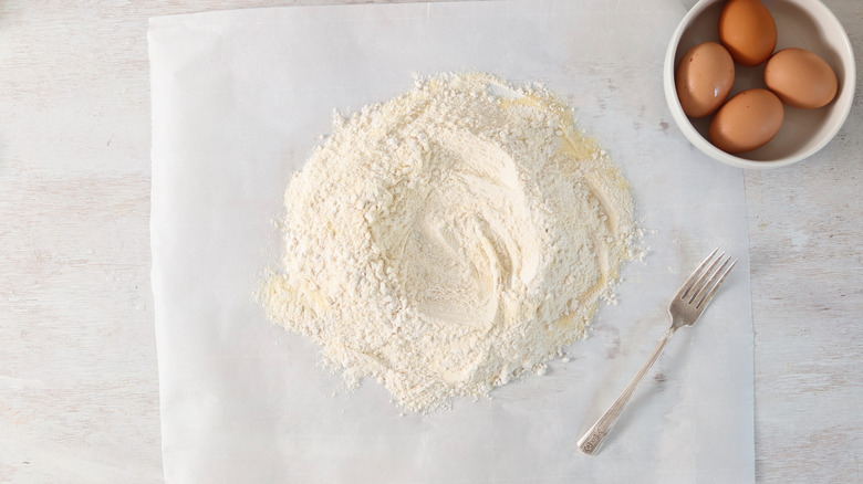 semolina and flour mound