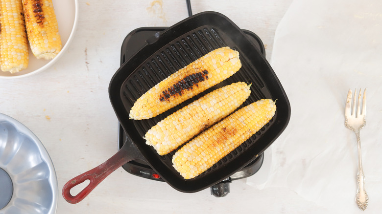 grilling corn in pan