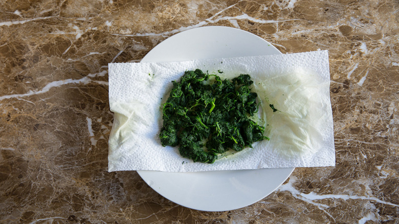 spinach drying on paper towel