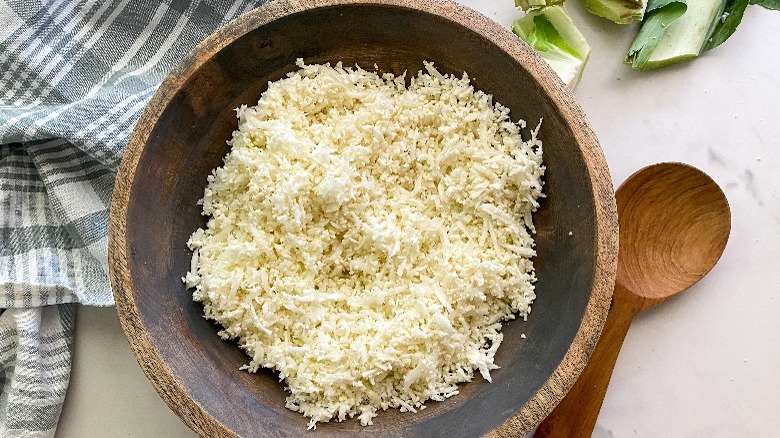 cauliflower rice in wood bowl